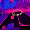 Image 9: Aventura de minigolf interior de 18 agujeros UV Glow en el corazón ...