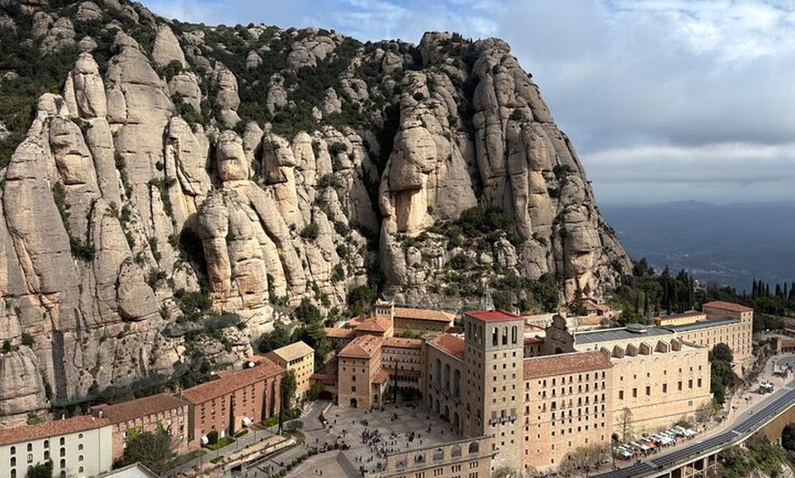 Image 10: Viaje temprano a Montserrat con senderismo, abadía, grupo muy pequeño