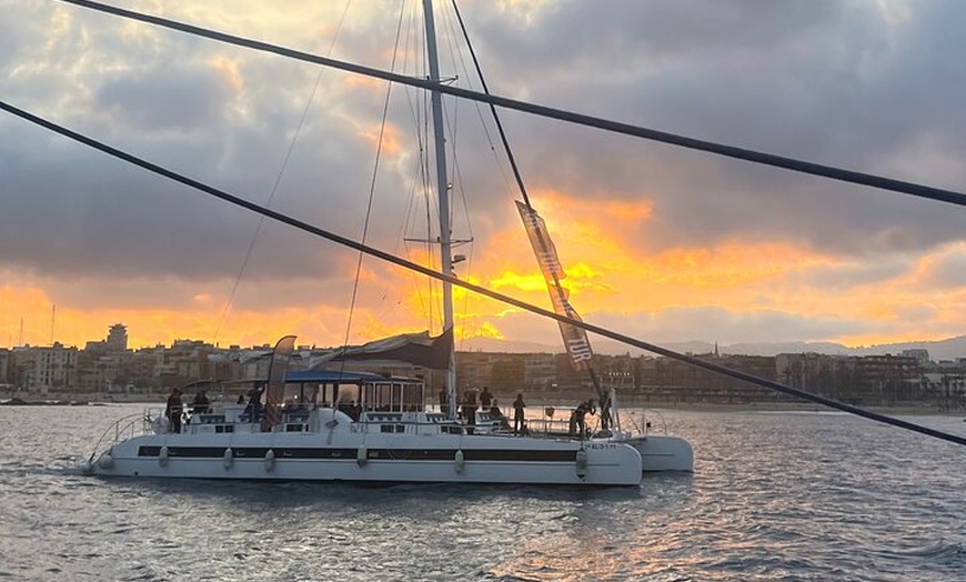 Image 2: Descubre Barcelona desde el mar con bebida de bienvenida!