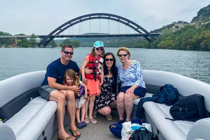 Private Lake Austin Boat Cruise: 2-Hour, Fully Shaded (Up to 13)
