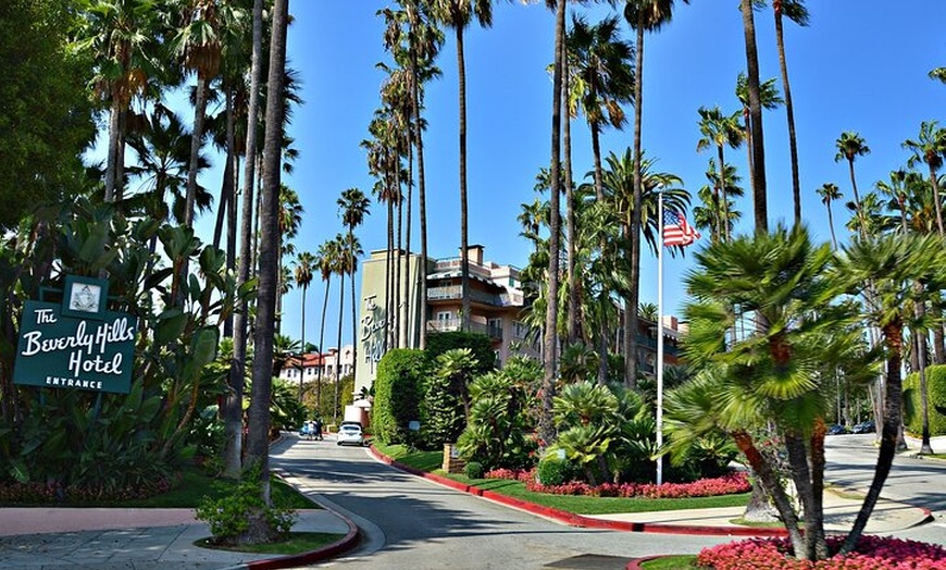 Image 8: Celebrity Homes Tour & Hop-on Hop-off Bus Package