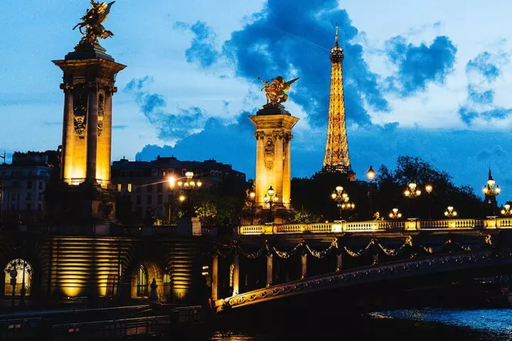 Dîner croisière sur la Seine avec Rooftop et chanteur live