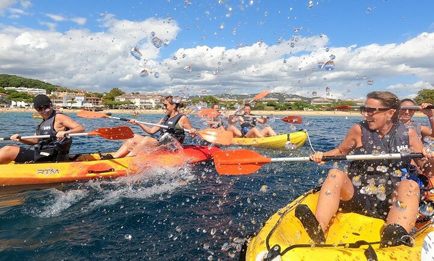 Image 1: Costa Brava : Kayak, Snorkel, Fotos, Almuerzo, Beach & Cliff Jump!