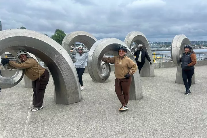 Bike Tour Seattle. 5 star Electric Bike Tour Seattle's waterways