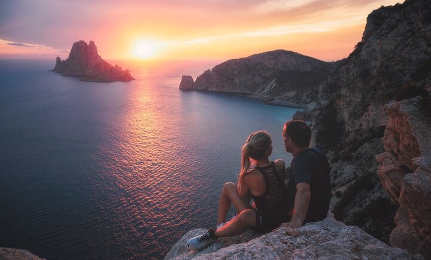 Image 5: Es Vedrà Aventura de senderismo con impresionantes vistas