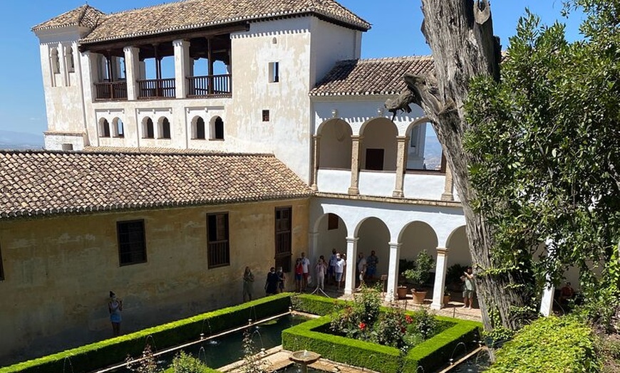 Image 27: Entradas de La Alhambra con Palacios Nazaríes +Tren Turístico