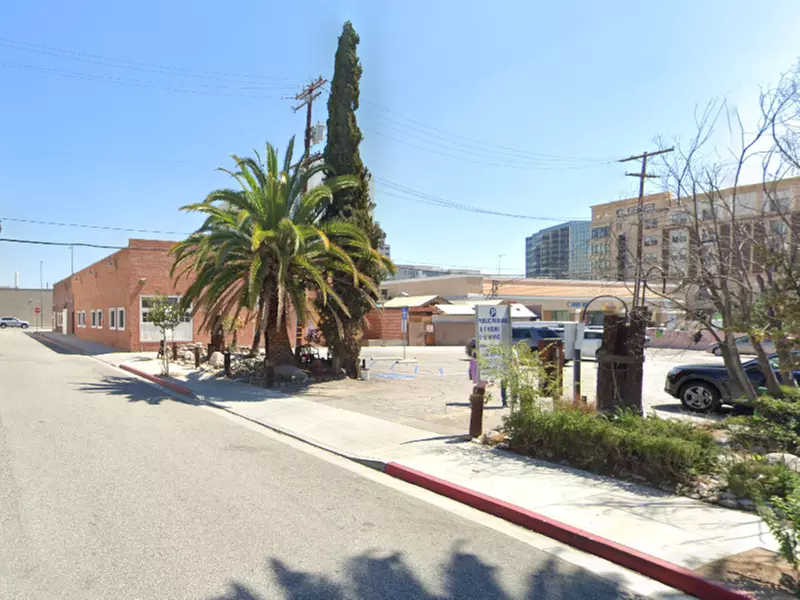 Parking at [SQ33] 318 Salem St. Lot
