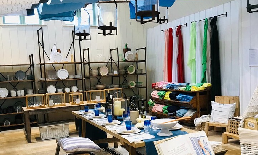 Image 27: Cotswold Private Christmas Guided Shopping Tour