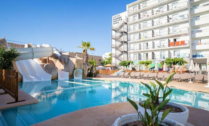 Image 1: ✈ COSTA BARCELONA | Pineda de Mar - Hotel Pineda Splash 4* - Baseny
