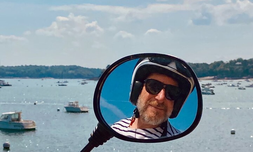 Image 10: La côte d'Emeraude et Cancale en sidecar vintage avec chauffeur