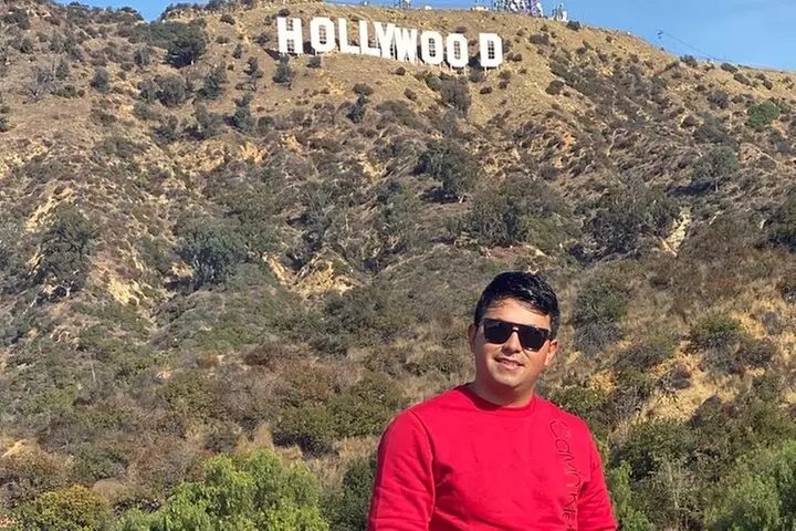 50-Minute Driving Tour: Explore Hollywood Sign in a Ferrari