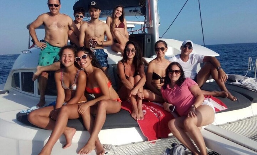 Image 2: Benalmádena: Vela y observación de delfines con aperitivos y bebidas