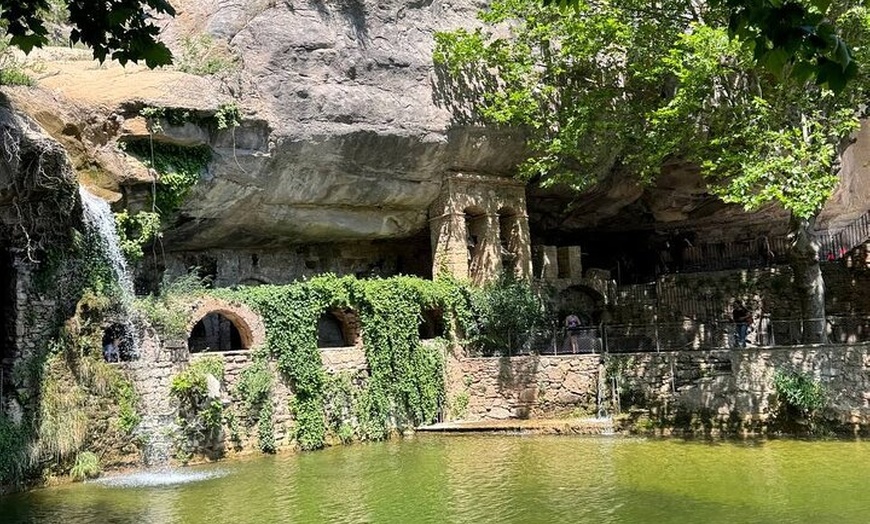 Image 2: Viaje en cascada Sant Miquel del Fai Fuente mágica