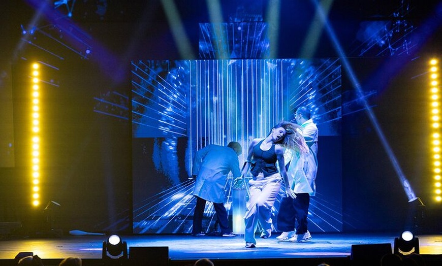 Image 25: Wintergarten Varieté "FLYING LIGHTS" inkl. Flying Steps