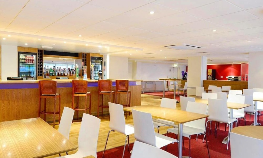 Image 10: ✈ ROYAUME-UNI | Londres - Travelodge London Kings Cross Royal Scot ...