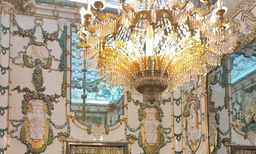 Image 6: Visita guiada en el Palacio Real de Madrid.