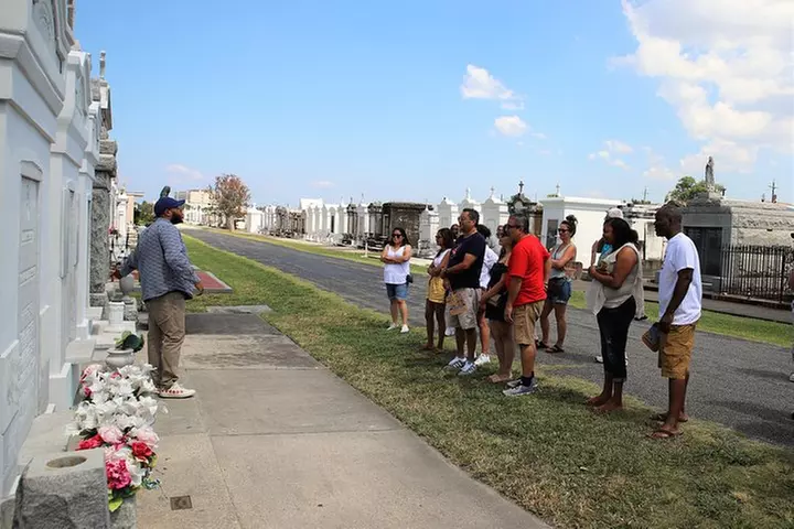 New Orleans City and Cemetery 2-Hour Bus Tour
