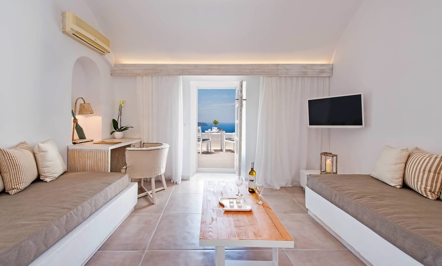 Image 12: ✈ SANTORIN | Fira - Athina Luxury Suites 5* - Vue panoramique