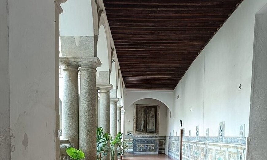 Image 2: Tour al convento con cata de vinos y mazapán en Toledo