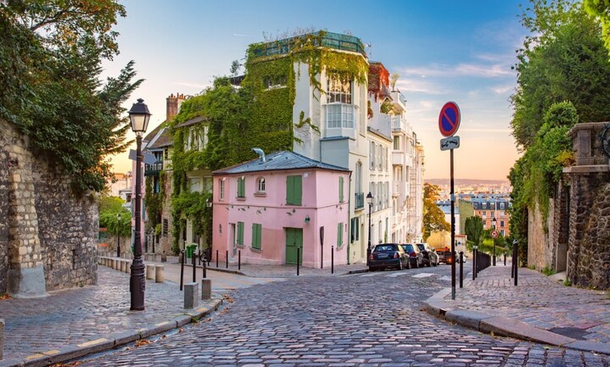 Image 2: Visite à pied de Montmartre avec un guide local parisien