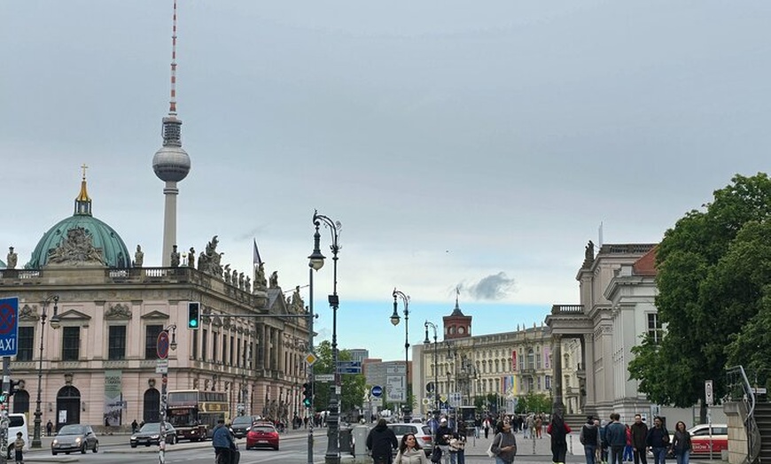 Image 6: Berlin 3 Stündige VIP Segway Tour Ost küsst West + Berliner Guide