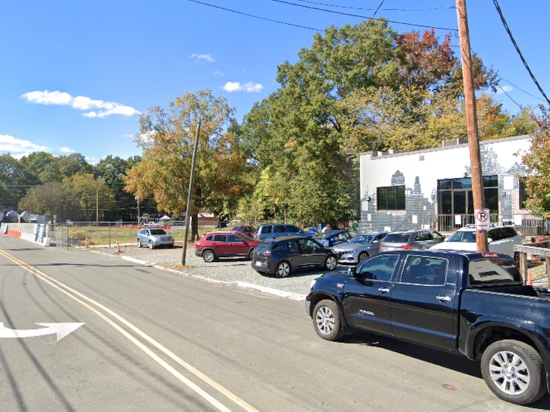 Parking at 701 Foster St. Lot