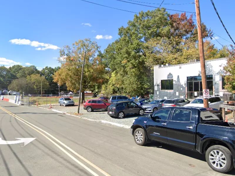 Parking at 701 Foster St. Lot - Primary Image