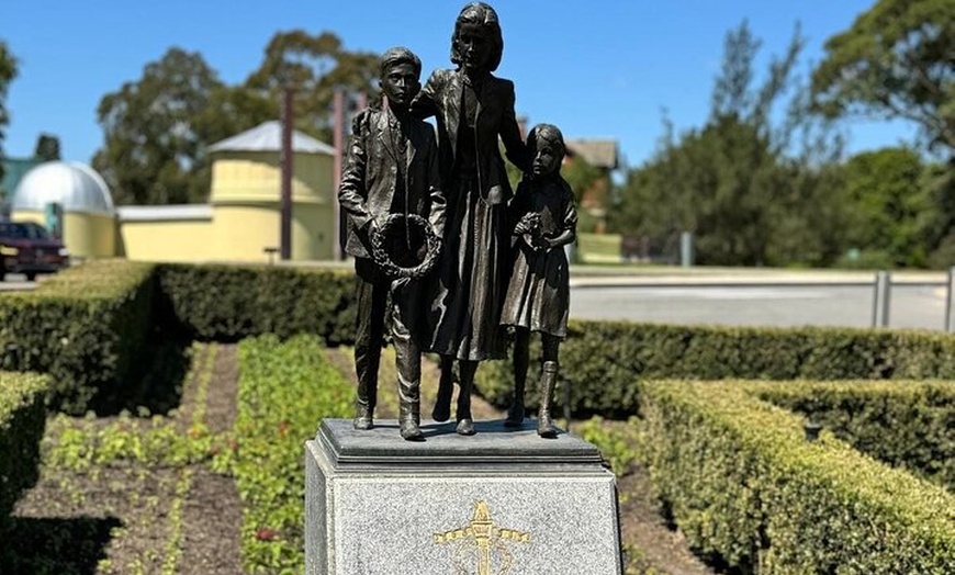 Image 7: Melbourne: Private Tour Explore the City & Brighton Beach Boxes.