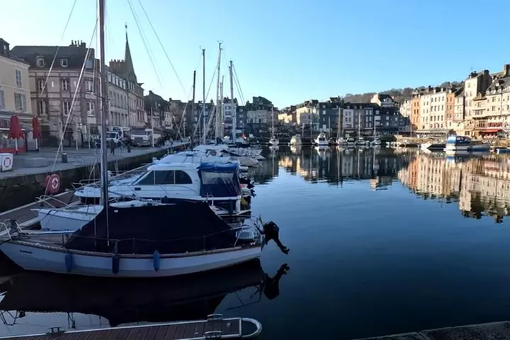 Excursion d'une journée à Étretat et Honfleur au départ de Paris Pe...