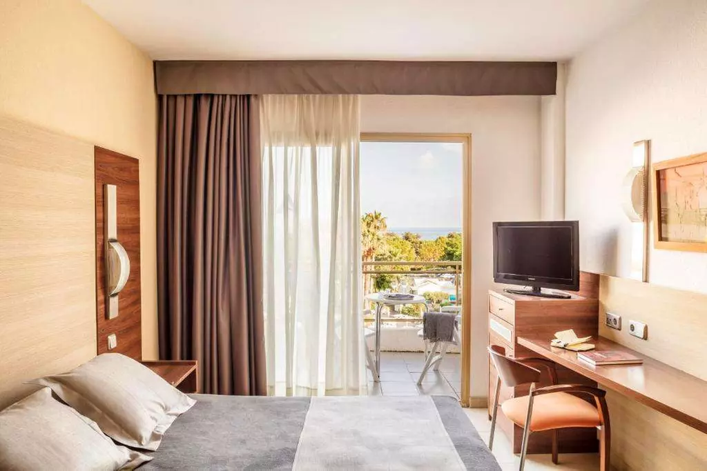 ✈ COSTA BARCELONA | Santa Susanna - Aqua Hotel Aquamarina & SPA 4*,...