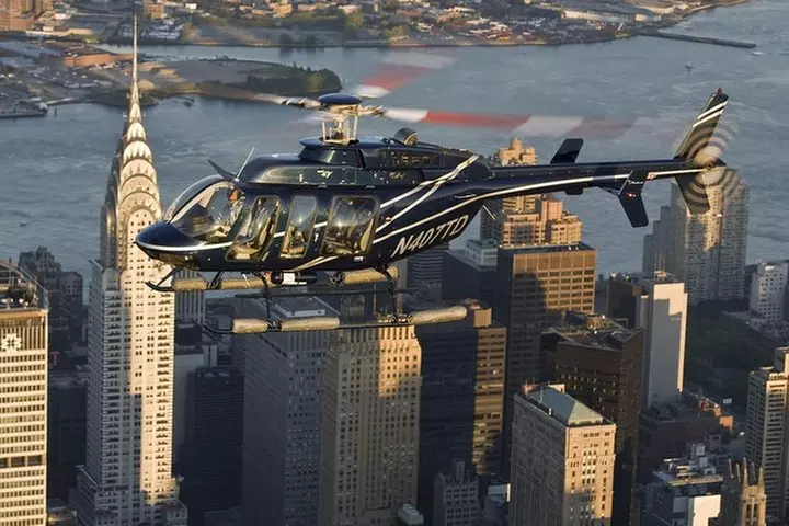 NY Helicopter Tour: Manhattan Highlights (Heliport fees Incl.)