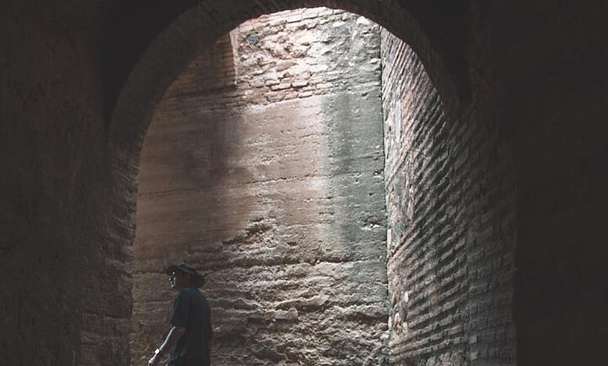 Image 2: Recorrido en audio por los alrededores de la Alhambra 24 paradas de...