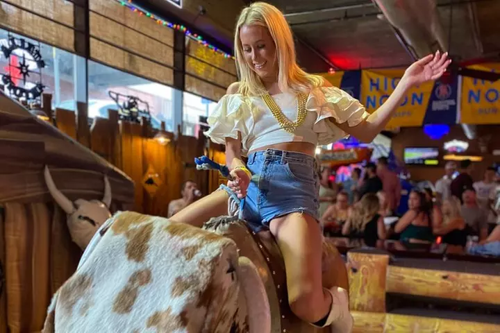 Guided Pub Crawl Walking Tour of Downtown Nashville