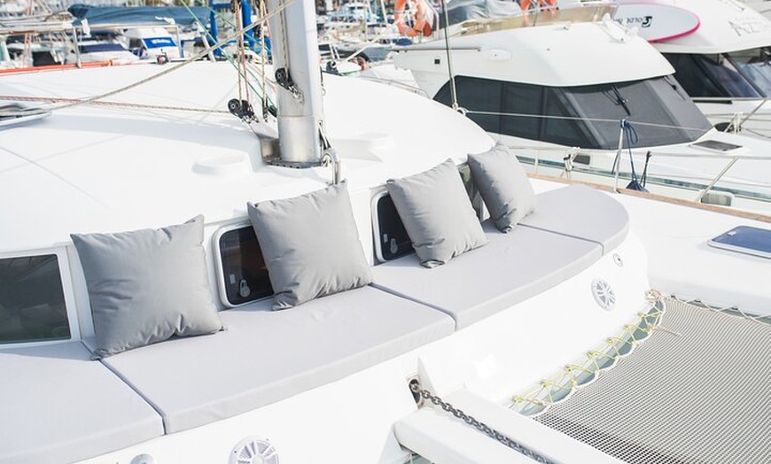 Image 12: Alquiler de Catamarán Privado de 12 Plazas en Benalmádena