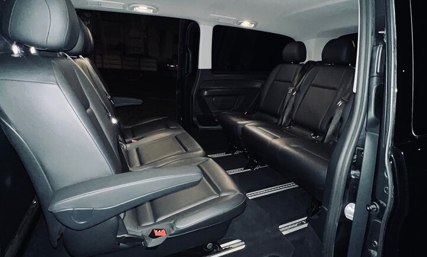 Image 12: Transfert privé de l'aéroport CDG ou ORLY à la ville de Paris