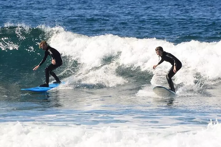 Clase de Surf Grupal en Playa de Las Américas con Fotografías