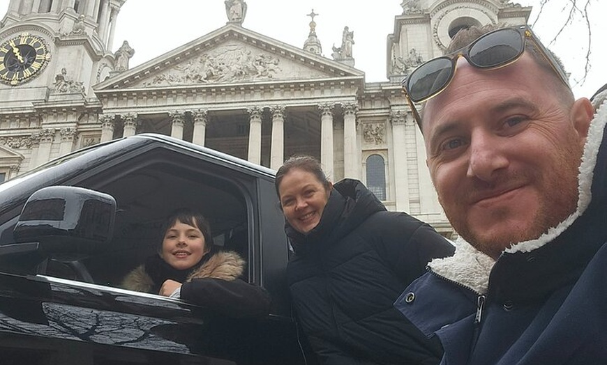 Image 7: Billy's Black Cab Tour of London