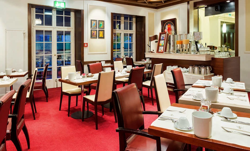 Image 2: ✈ SUISSE | Bâle - Hotel Euler 4*, 1 nuit