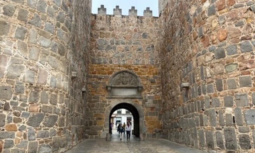 Image 3: Tour Privado a Avila Medio Día en Minivan