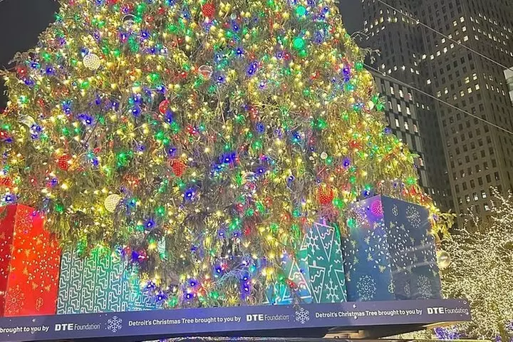 Holiday Spirits in a Festive Detroit Bar Tour