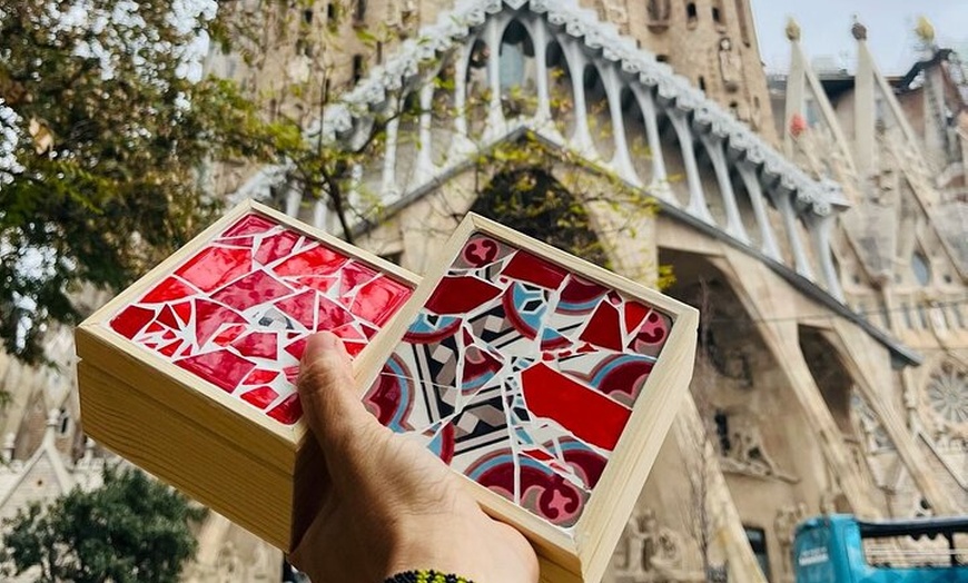 Image 13: Taller de Mosaico inspirado en Gaudí junto al Park Güell