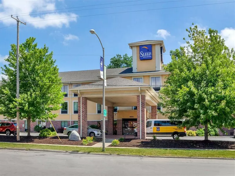 Parking at Sleep Inn & Suites Milwaukee Airport Lot MKE