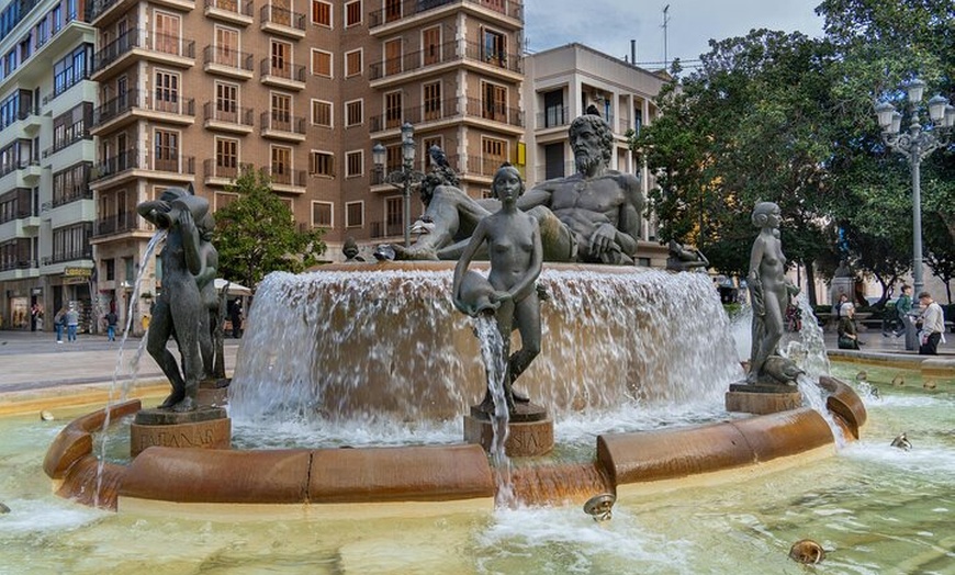 Image 10: Tour a pie por el casco antiguo de Valencia