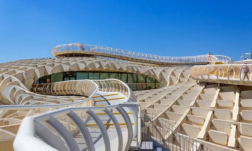 Image 3: Tour por el barrio del Parasol y Triana de Metropol