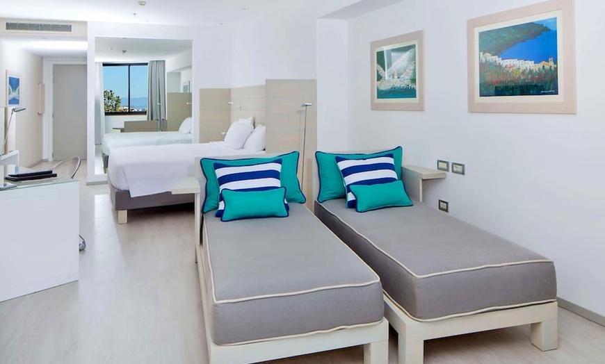 Image 10: ✈ ITALIA | Sorrento - Hilton Sorrento Palace 4* - Piscine