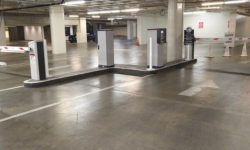 Image 4: Parking at 530 Lytton Ave. Garage