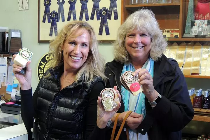 #1 Sonoma Walking Food, Wine Tasting & History Tour (Public Tour)