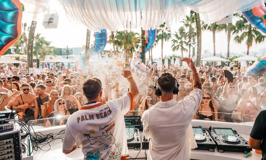 Image 3: Ibiza : 3 x discoteca y piscina Party Pass