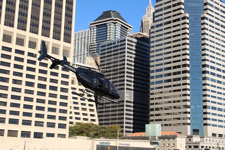 NY Helicopter Tour: Manhattan Highlights (Heliport fees Incl.)