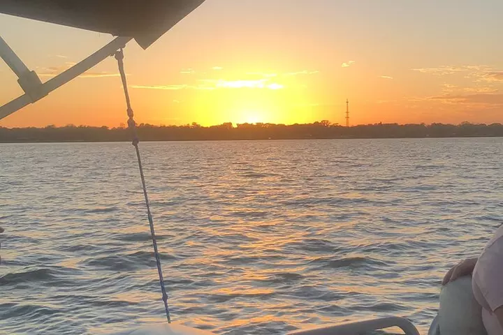 Pontoon Pub Crawl, 5 Lakeside Pubs and Restaurants Visit by Boat